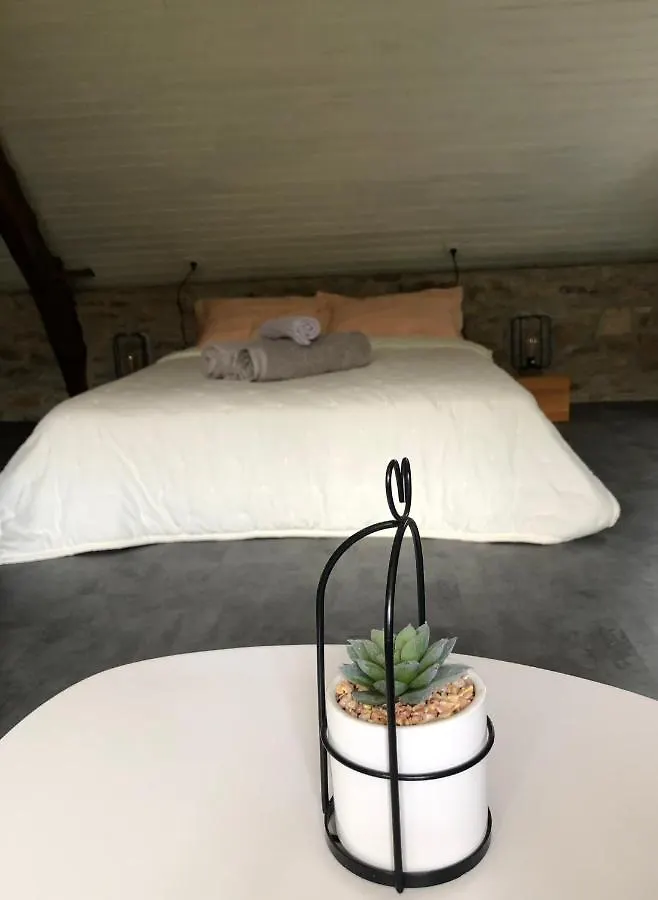 Le Domaine De La Claire Fontaine Gites -Chambres D'Hotes Montvalent Франция