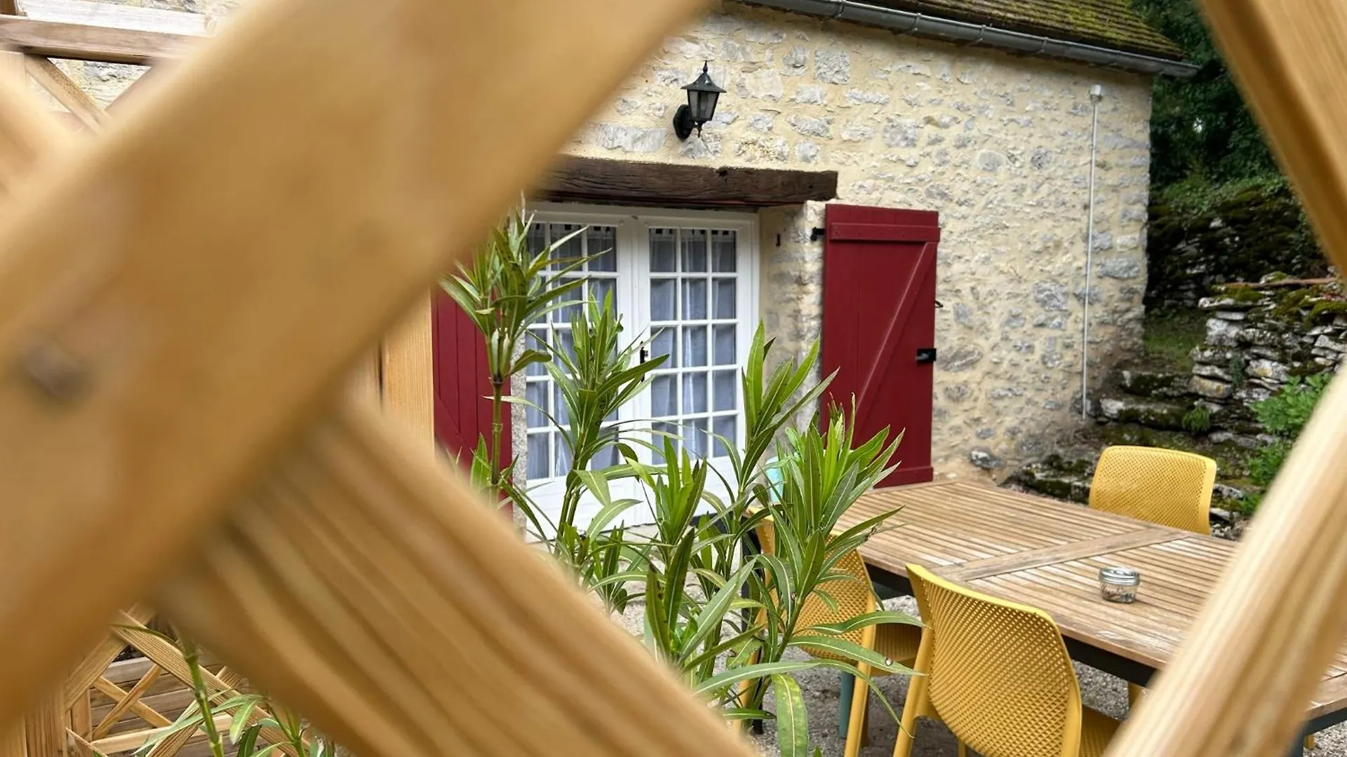 Le Domaine De La Claire Fontaine Gites -Chambres D'Hotes Montvalent Отель типа 